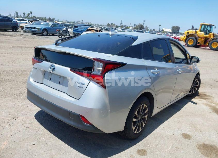 Photo 4 of 2022 Toyota Prius XLE (VIN JTDKAMFU5N3188107)