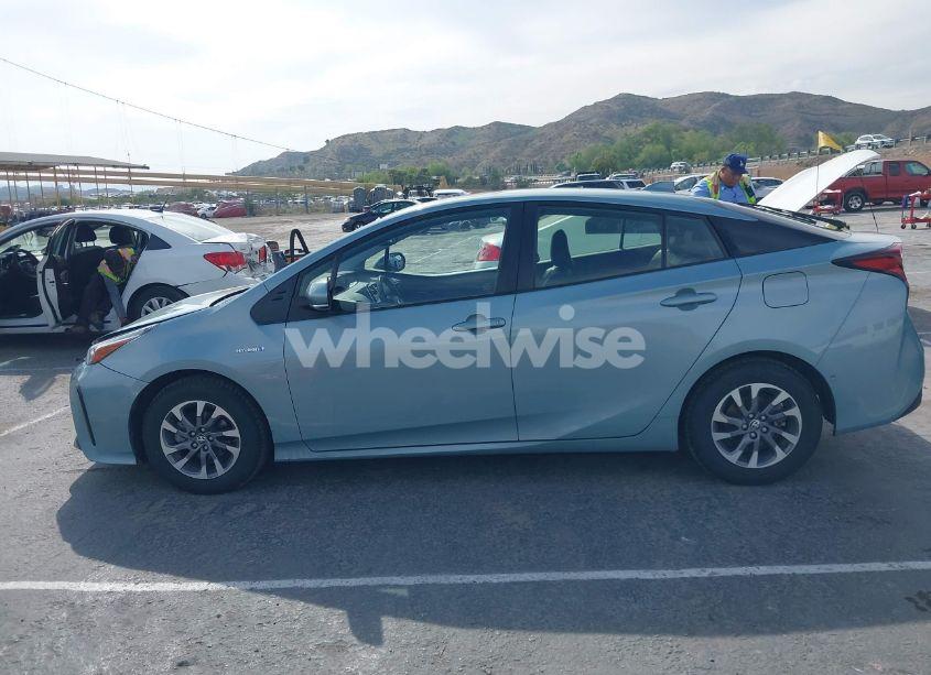 Photo 14 of 2021 Toyota Prius XLE (VIN JTDKAMFU6M3127489)
