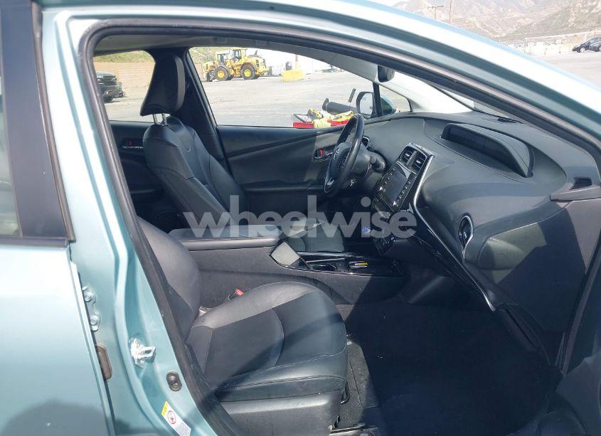 Photo 5 of 2021 Toyota Prius XLE (VIN JTDKAMFU6M3127489)