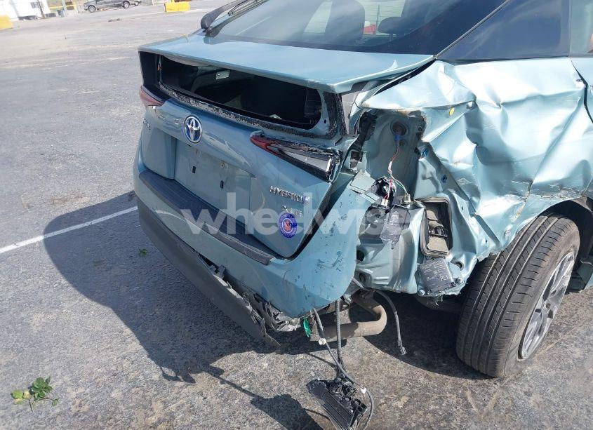 Photo 6 of 2021 Toyota Prius XLE (VIN JTDKAMFU6M3127489)