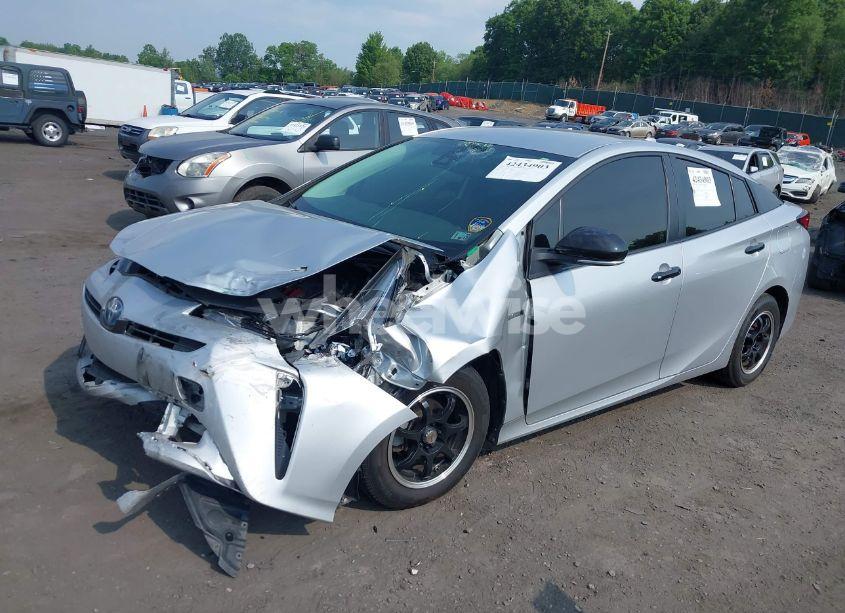 Photo 2 of 2022 Toyota Prius L (VIN JTDKAMFU6N3176337)