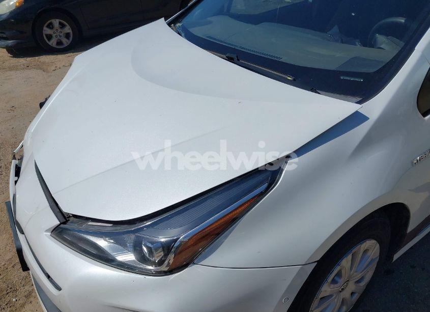 Photo 18 of 2021 Toyota Prius LE (VIN JTDKAMFU8M3133925)