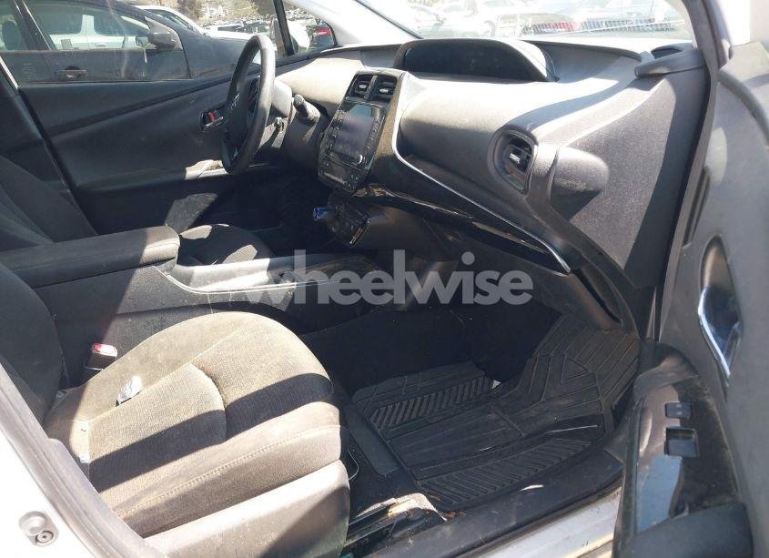 Photo 5 of 2021 Toyota Prius LE (VIN JTDKAMFU8M3133925)