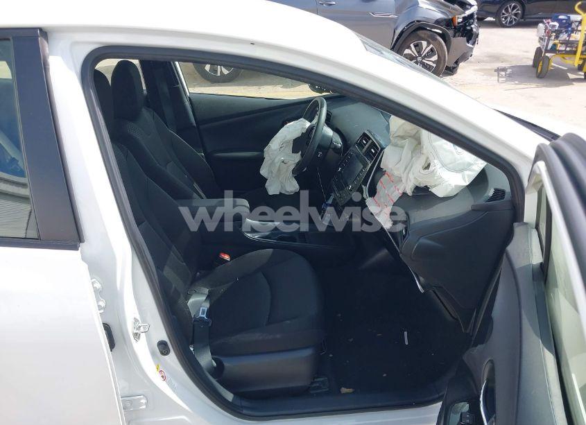 Photo 5 of 2022 Toyota Prius LE (VIN JTDKAMFU8N3184617)