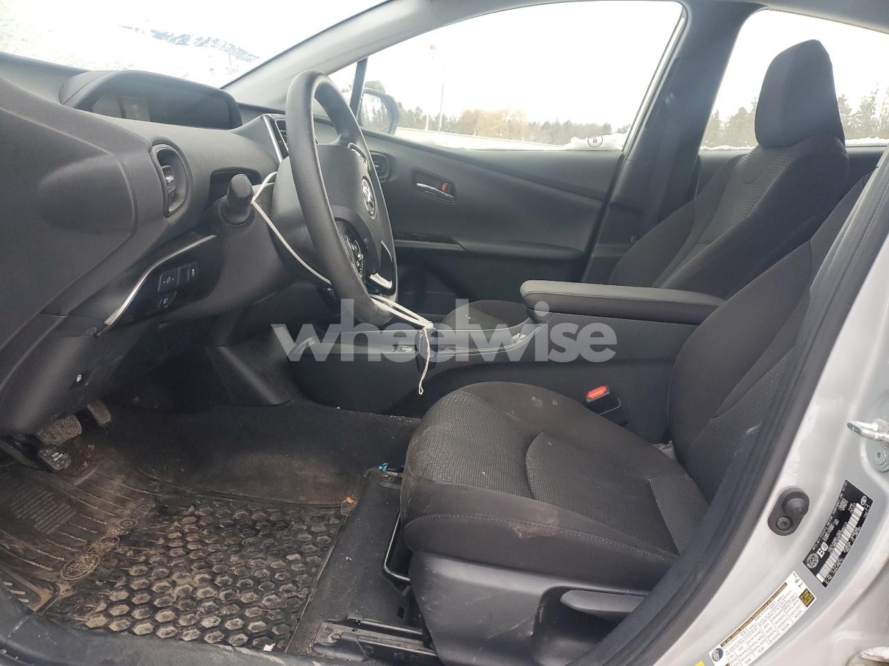 Photo 7 of 2021 TOYOTA PRIUS LE (VIN JTDKAMFUXM3130749)