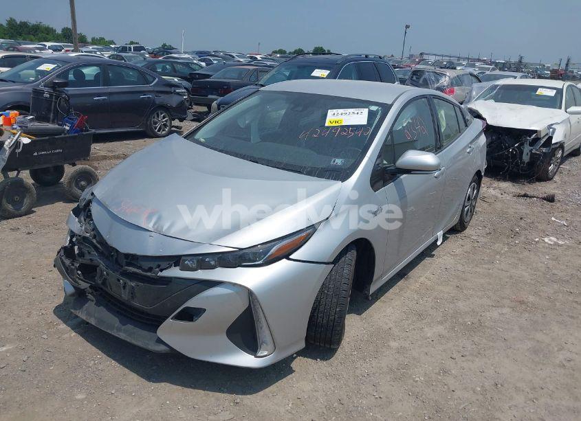 Photo 2 of 2017 Toyota Prius PRIME PREMIUM (VIN JTDKARFP2H3034594)