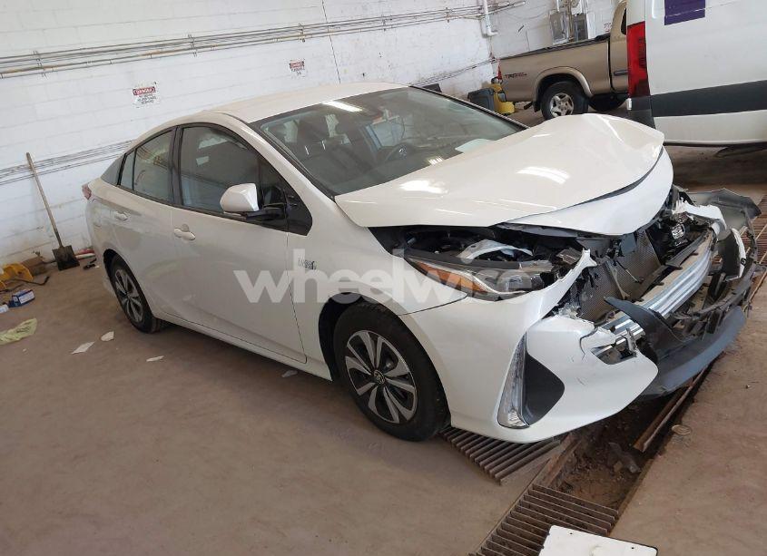 2018 Toyota Prius PRIME PLUS (VIN JTDKARFP2J3098544) main photo