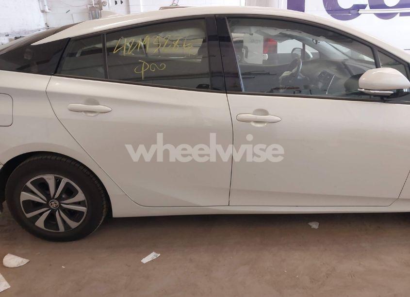 Photo 14 of 2018 Toyota Prius PRIME PLUS (VIN JTDKARFP2J3098544)