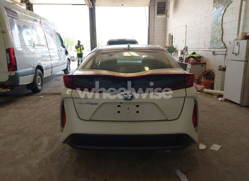 Photo 17 of 2018 Toyota Prius PRIME PLUS (VIN JTDKARFP2J3098544)
