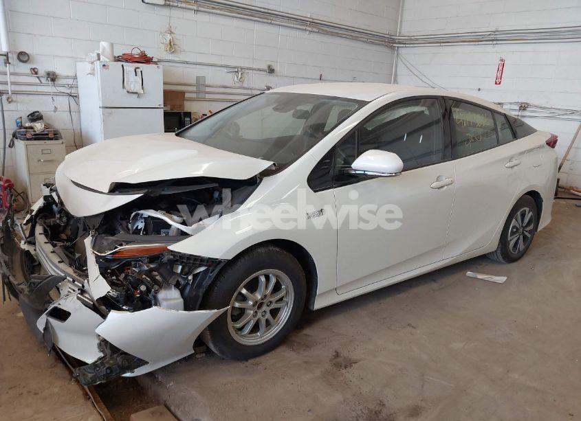 Photo 2 of 2018 Toyota Prius PRIME PLUS (VIN JTDKARFP2J3098544)