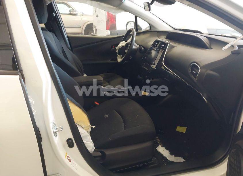 Photo 5 of 2018 Toyota Prius PRIME PLUS (VIN JTDKARFP2J3098544)