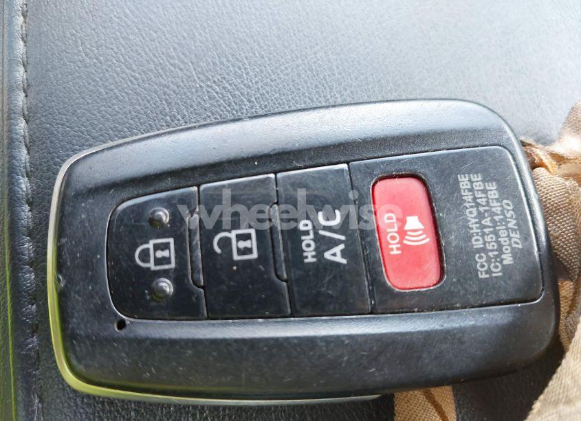 Photo 11 of 2020 Toyota Prius PRIME XLE (VIN JTDKARFP2L3161189)