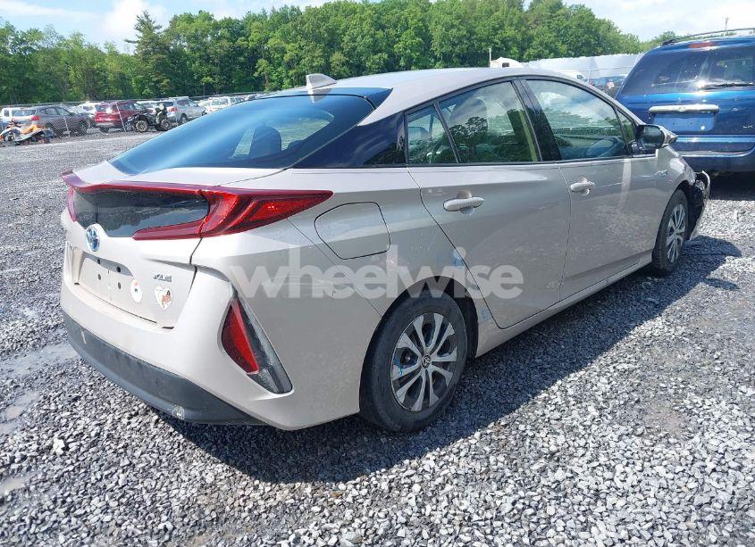 Photo 4 of 2020 Toyota Prius PRIME XLE (VIN JTDKARFP2L3161189)
