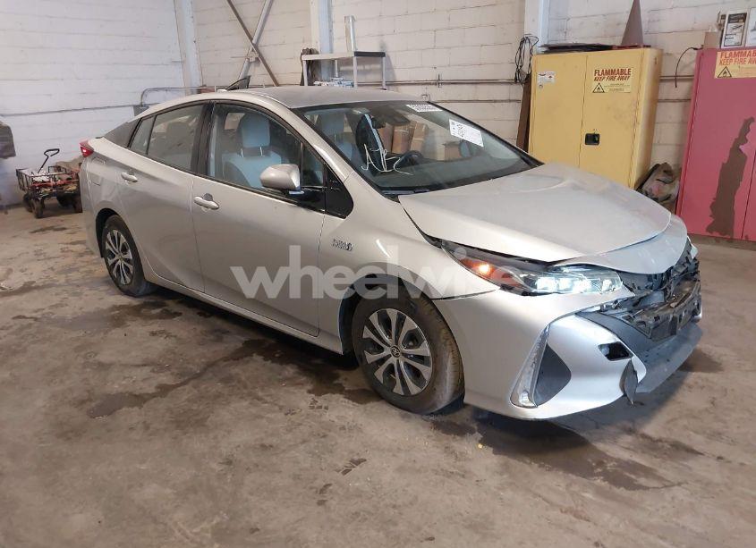 2020 Toyota Prius PRIME XLE (VIN JTDKARFP3L3150458) main photo
