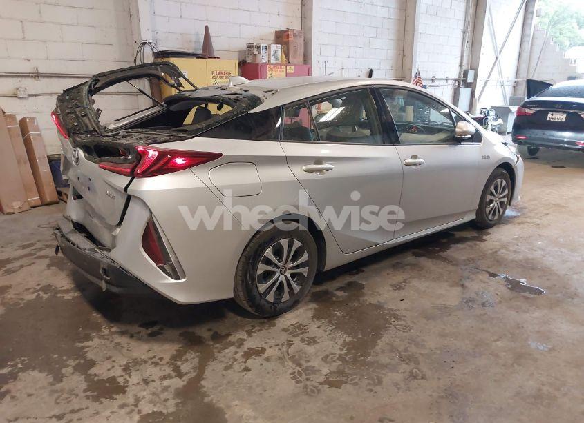 Photo 4 of 2020 Toyota Prius PRIME XLE (VIN JTDKARFP3L3150458)