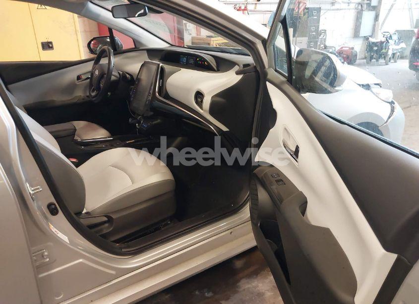 Photo 5 of 2020 Toyota Prius PRIME XLE (VIN JTDKARFP3L3150458)