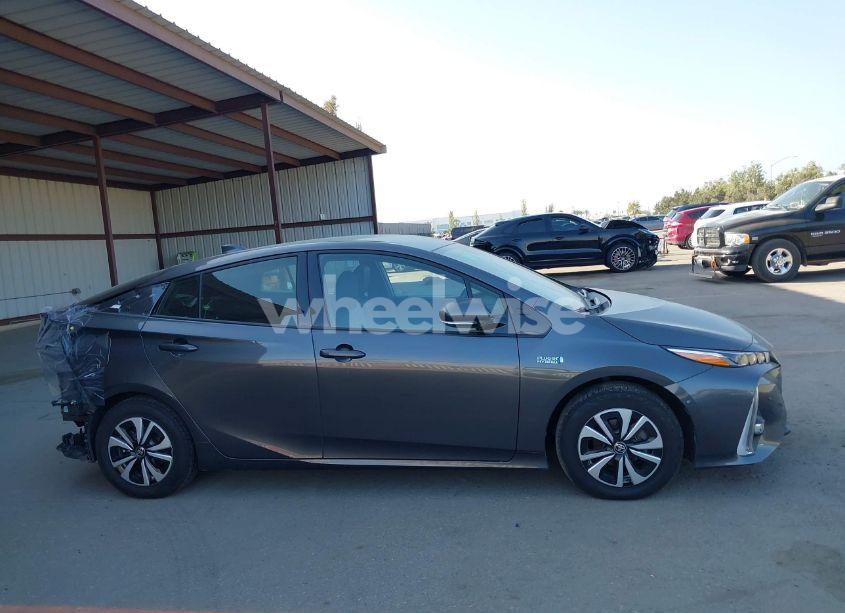 Photo 14 of 2017 Toyota Prius PRIME ADVANCED (VIN JTDKARFP4H3049310)