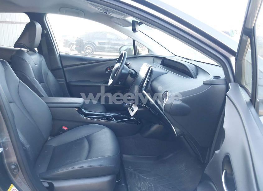 Photo 5 of 2017 Toyota Prius PRIME ADVANCED (VIN JTDKARFP4H3049310)