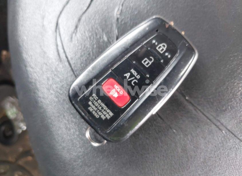 Photo 11 of 2017 Toyota Prius PRIME PREMIUM (VIN JTDKARFP4H3067953)