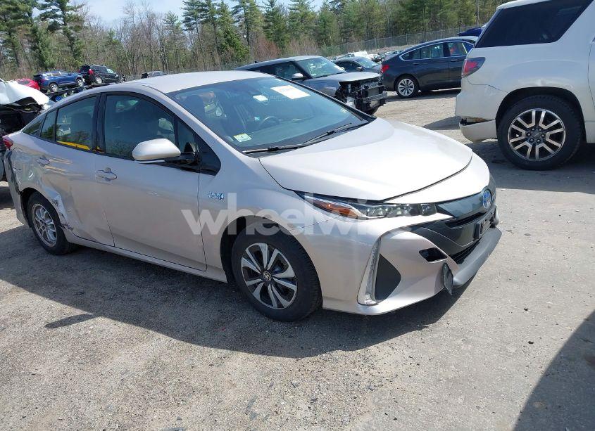 2018 Toyota Prius PRIME PREMIUM (VIN JTDKARFP5J3091877) main photo