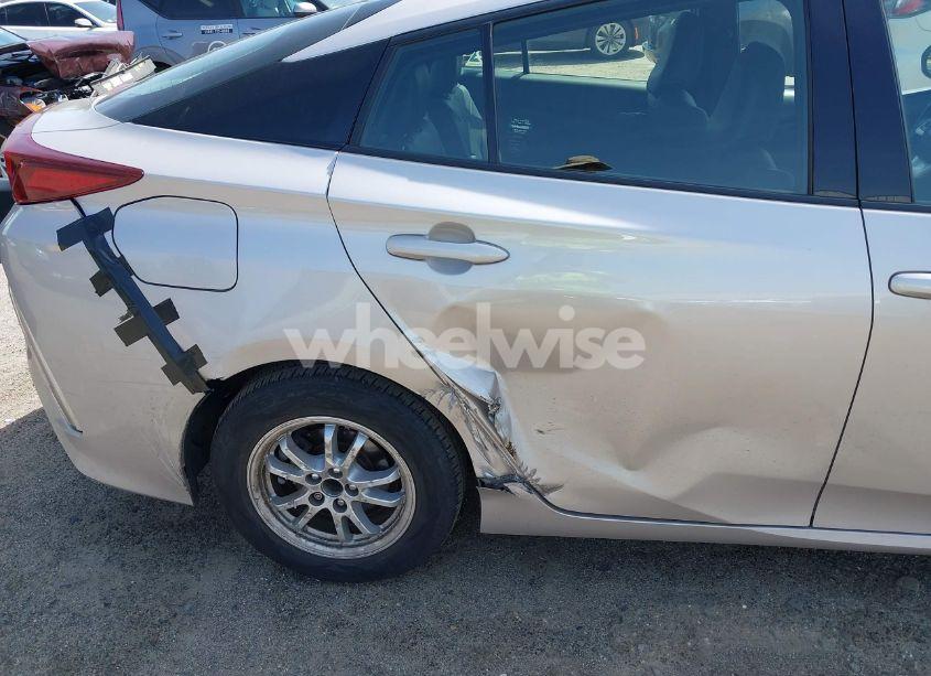 Photo 6 of 2018 Toyota Prius PRIME PREMIUM (VIN JTDKARFP5J3091877)