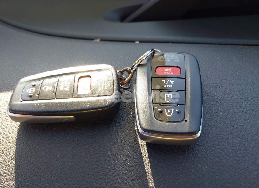 Photo 11 of 2019 Toyota Prius PRIME PLUS (VIN JTDKARFP5K3119341)