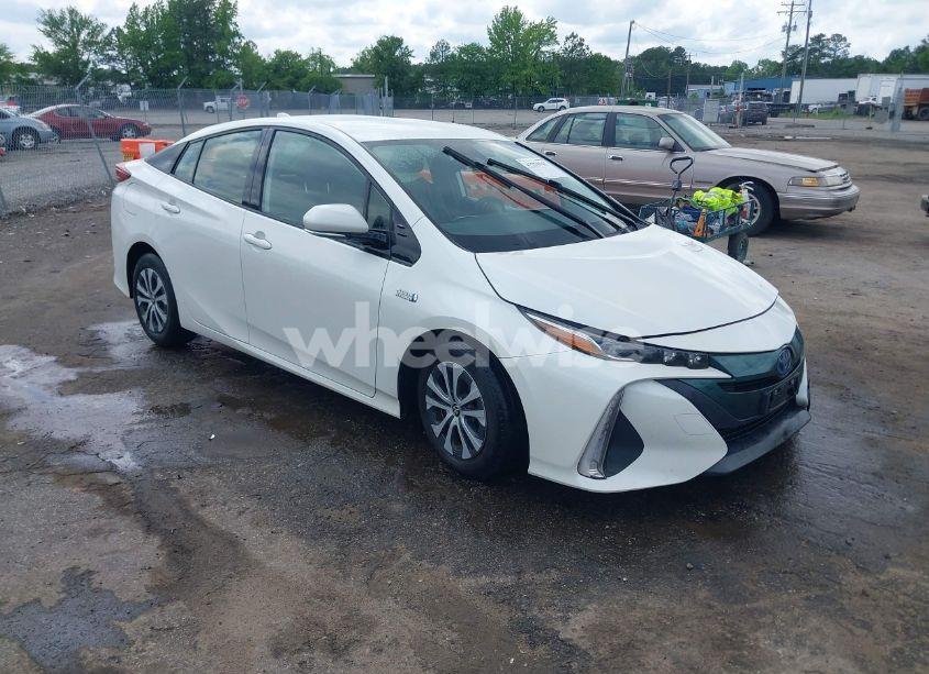 2020 Toyota Prius PRIME XLE (VIN JTDKARFP5L3121530) main photo