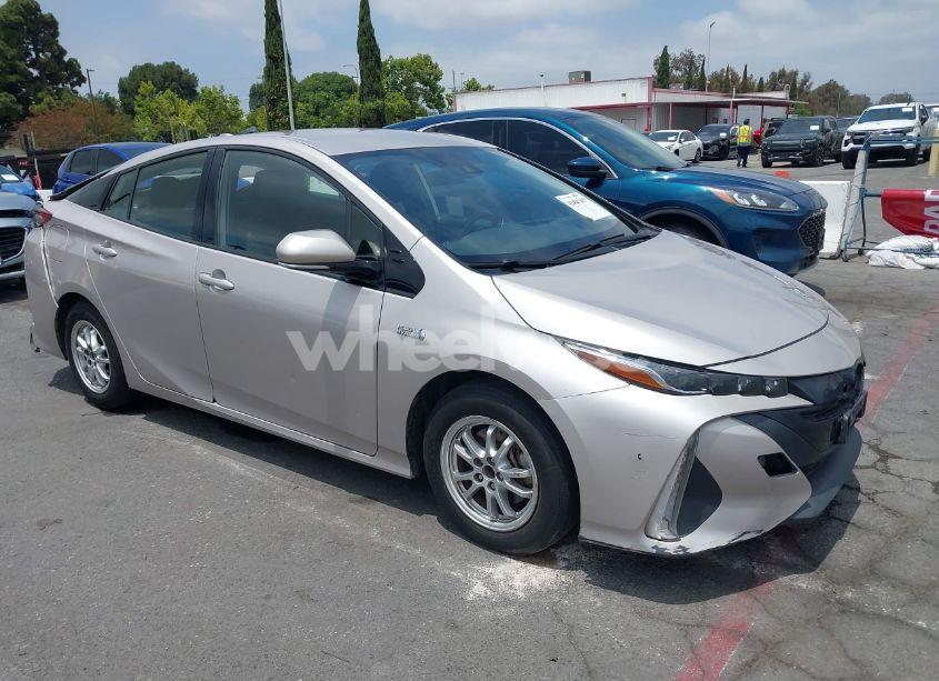 2020 Toyota Prius PRIME LE (VIN JTDKARFP5L3142300) main photo