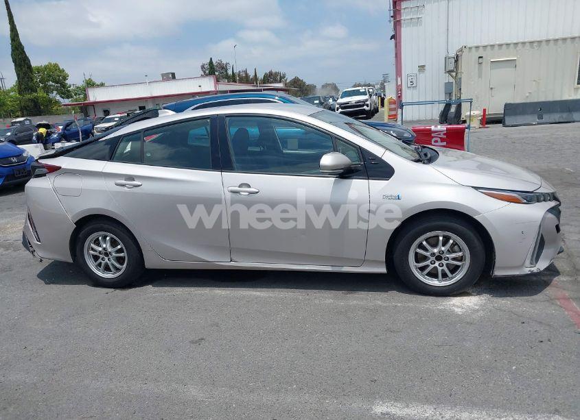 Photo 14 of 2020 Toyota Prius PRIME LE (VIN JTDKARFP5L3142300)