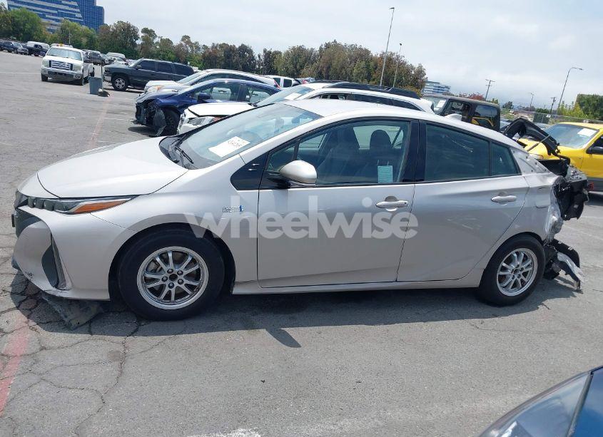 Photo 15 of 2020 Toyota Prius PRIME LE (VIN JTDKARFP5L3142300)