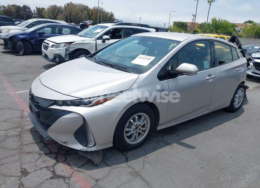Photo 2 of 2020 Toyota Prius PRIME LE (VIN JTDKARFP5L3142300)