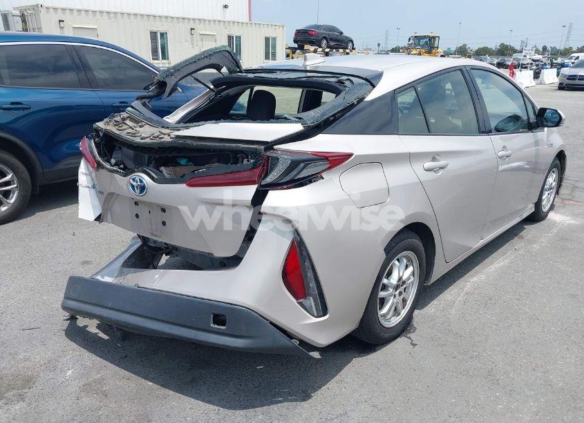 Photo 4 of 2020 Toyota Prius PRIME LE (VIN JTDKARFP5L3142300)
