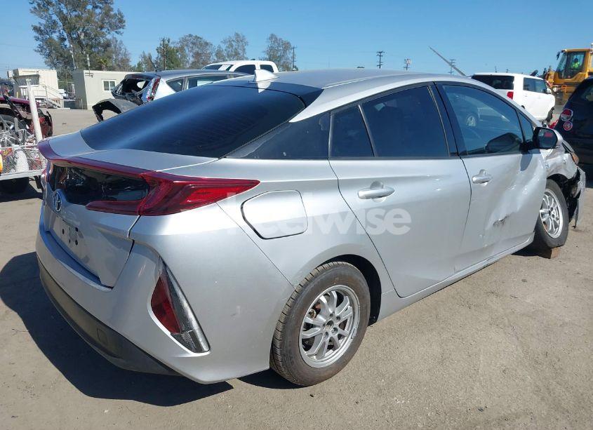 Photo 4 of 2017 Toyota Prius PRIME PREMIUM (VIN JTDKARFP6H3021962)