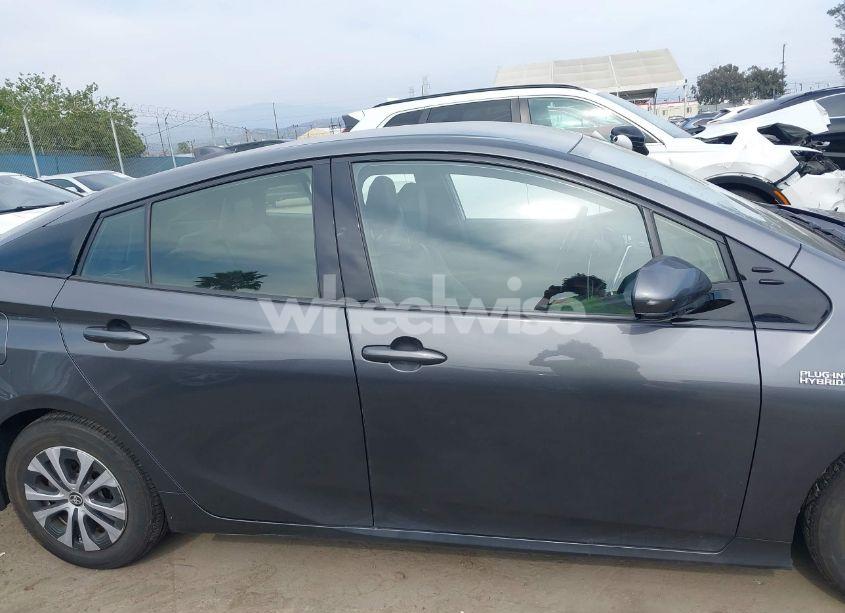 Photo 13 of 2020 Toyota Prius PRIME XLE (VIN JTDKARFP6L3153192)