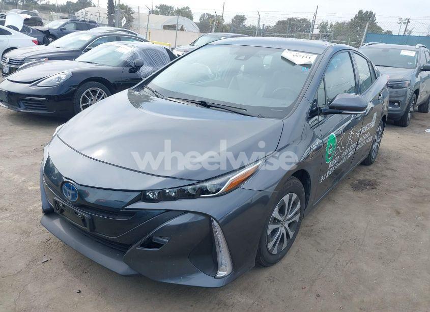 Photo 2 of 2020 Toyota Prius PRIME XLE (VIN JTDKARFP6L3153192)