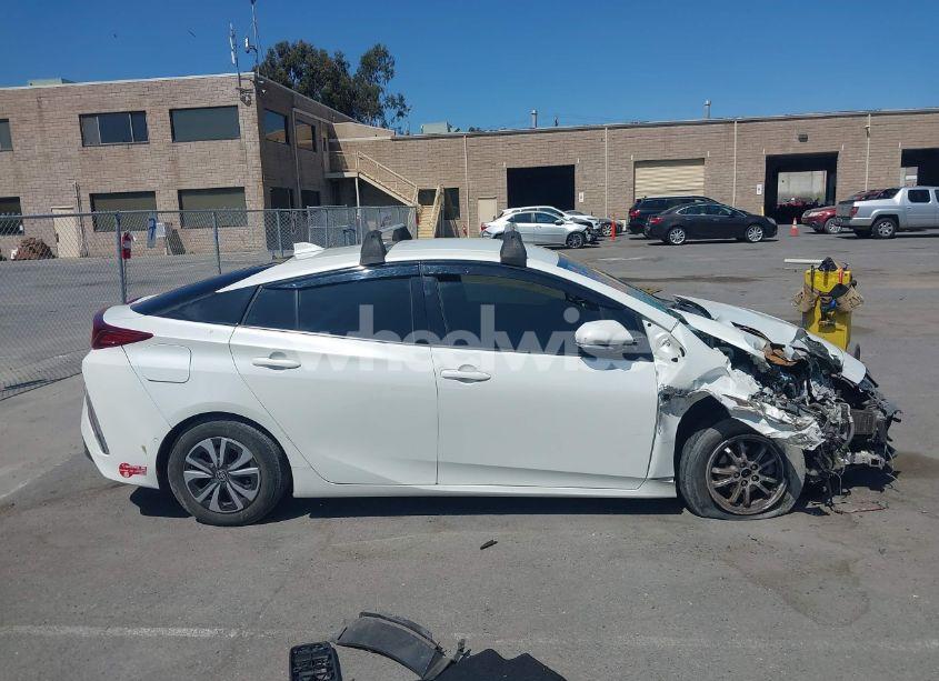 Photo 14 of 2017 Toyota Prius PRIME ADVANCED (VIN JTDKARFP7H3050290)