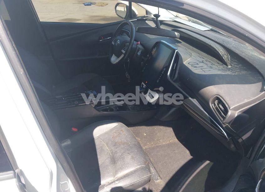 Photo 5 of 2017 Toyota Prius PRIME ADVANCED (VIN JTDKARFP7H3050290)