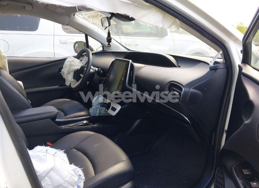 Photo 5 of 2018 Toyota Prius PRIME PREMIUM (VIN JTDKARFP8J3101754)