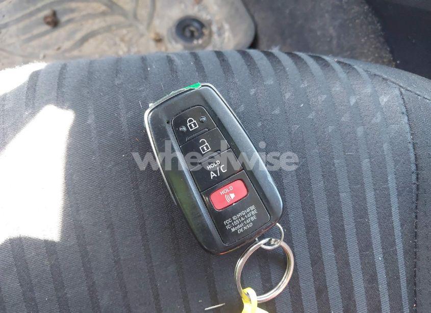 Photo 11 of 2017 Toyota Prius PRIME PLUS (VIN JTDKARFP9H3061839)