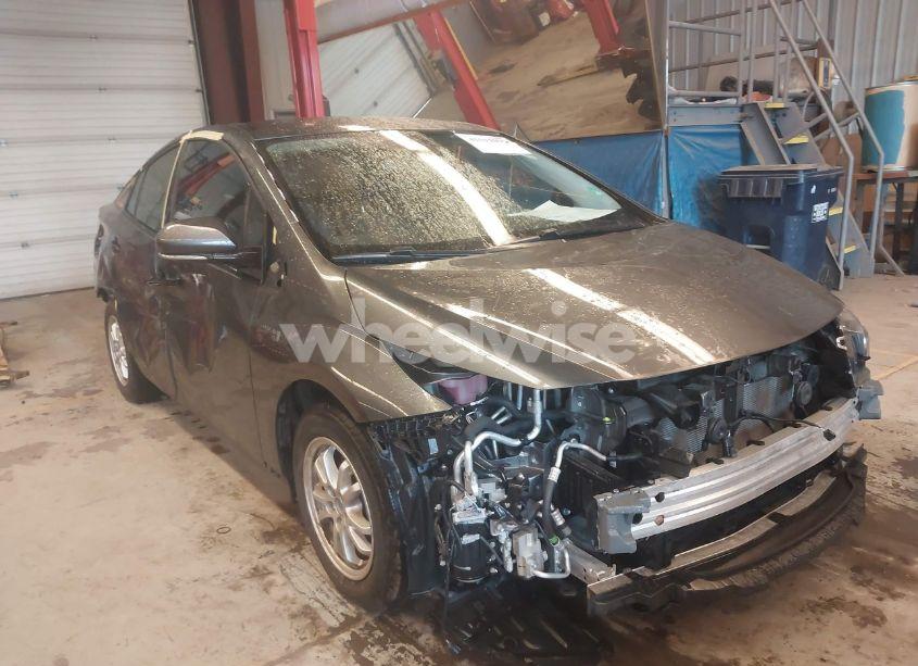 2020 Toyota Prius PRIME XLE (VIN JTDKARFP9L3139643) main photo