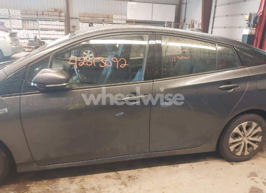 Photo 15 of 2020 Toyota Prius PRIME XLE (VIN JTDKARFP9L3139643)