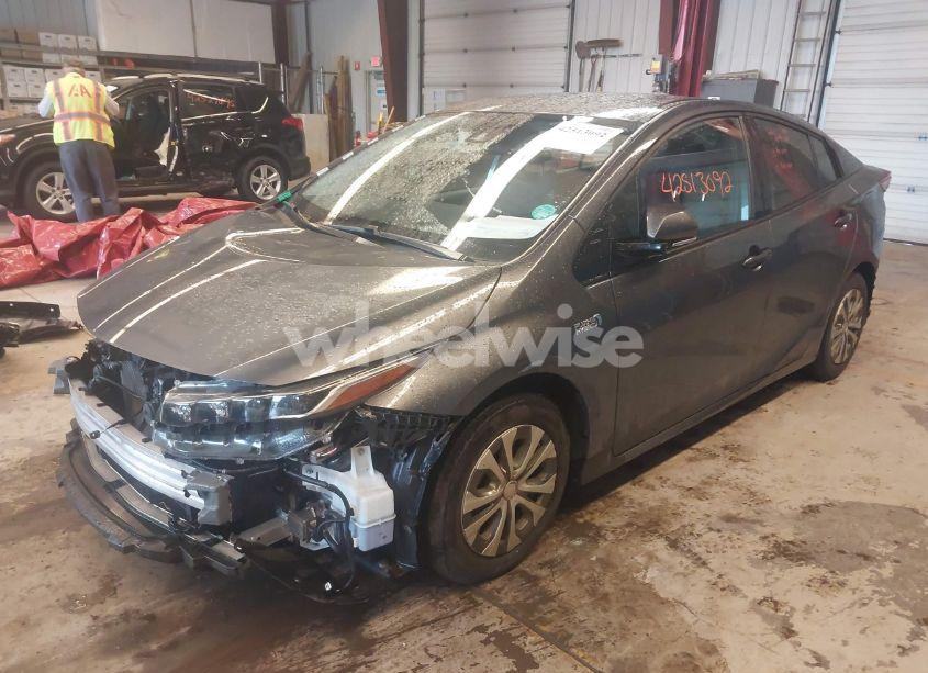 Photo 2 of 2020 Toyota Prius PRIME XLE (VIN JTDKARFP9L3139643)