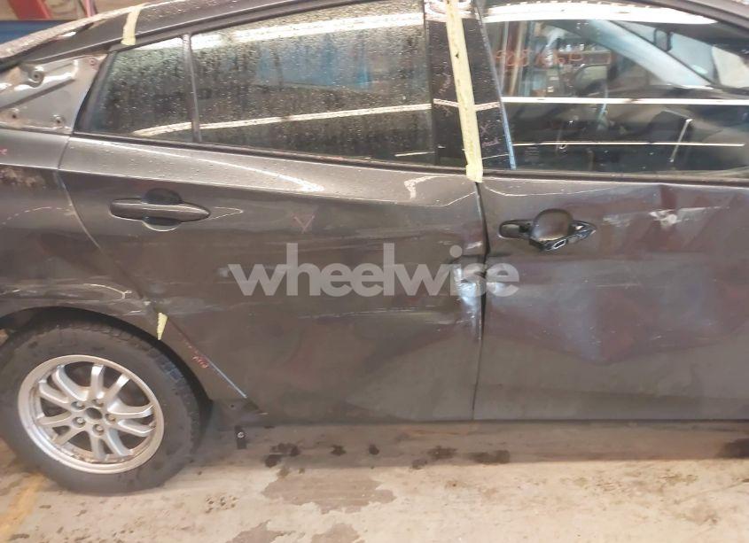 Photo 6 of 2020 Toyota Prius PRIME XLE (VIN JTDKARFP9L3139643)