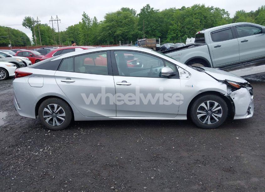 Photo 13 of 2017 Toyota Prius PRIME ADVANCED/PLUS/PREMIUM (VIN JTDKARFPXH3034892)