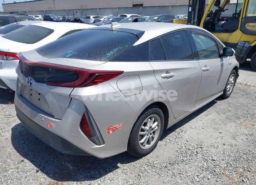 Photo 4 of 2017 Toyota Prius PRIME ADVANCED (VIN JTDKARFPXH3057525)
