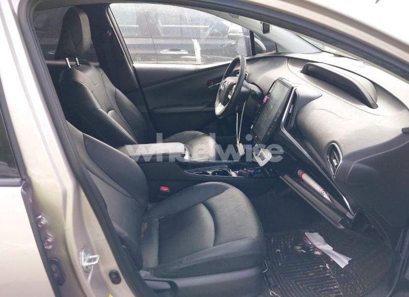 Photo 5 of 2017 Toyota Prius PRIME ADVANCED (VIN JTDKARFPXH3057525)