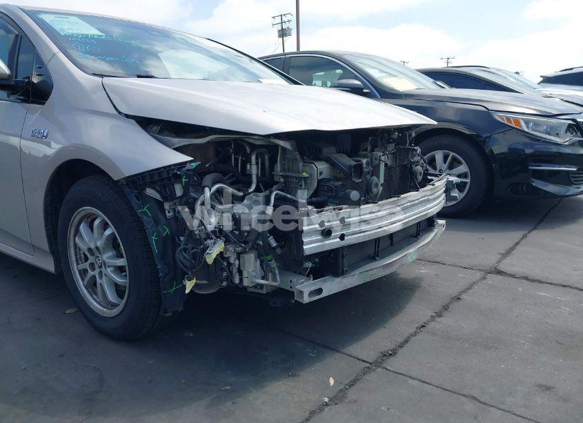 Photo 6 of 2017 Toyota Prius PRIME ADVANCED (VIN JTDKARFPXH3057525)