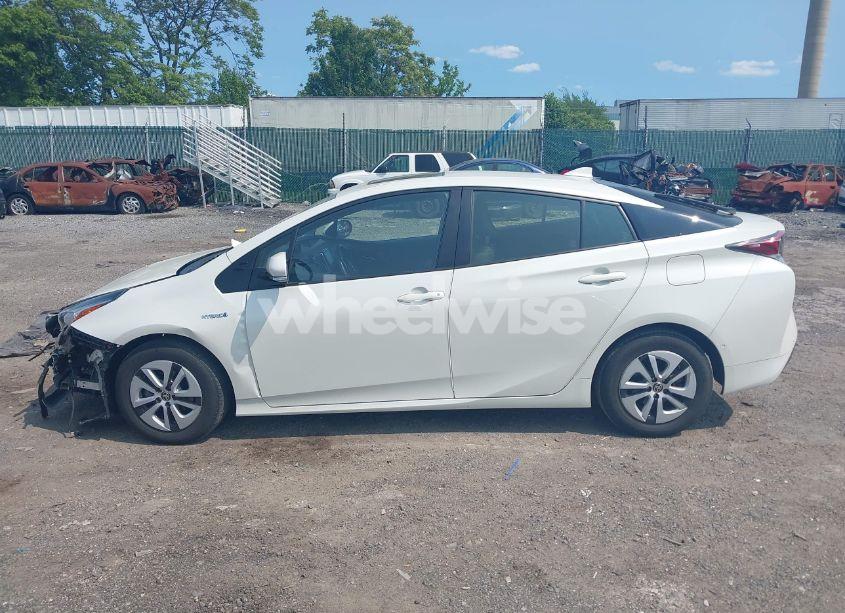 Photo 14 of 2018 Toyota Prius FOUR (VIN JTDKARFU0J3554627)
