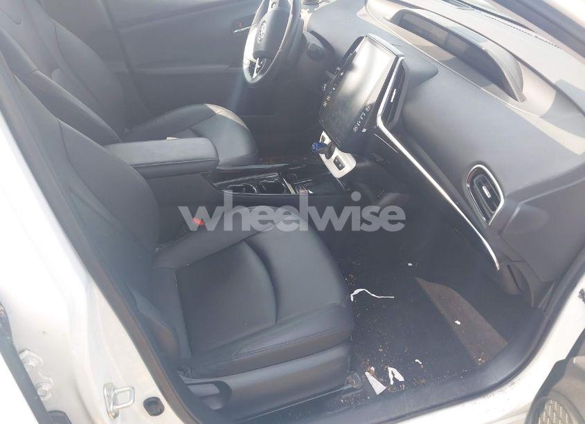 Photo 5 of 2018 Toyota Prius FOUR (VIN JTDKARFU0J3554627)