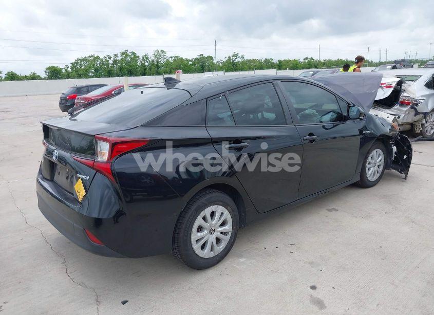 Photo 4 of 2019 Toyota Prius LE (VIN JTDKARFU0K3095844)